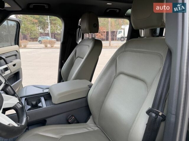 Черный Ленд Ровер Дефендер, объемом двигателя 3 л и пробегом 72 тыс. км за 75999 $, фото 121 на Automoto.ua