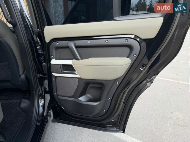 Черный Ленд Ровер Дефендер, объемом двигателя 3 л и пробегом 72 тыс. км за 75999 $, фото 106 на Automoto.ua