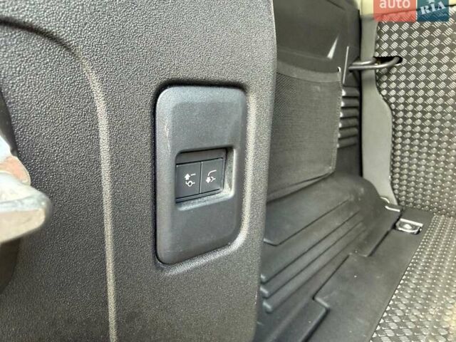 Черный Ленд Ровер Дефендер, объемом двигателя 3 л и пробегом 72 тыс. км за 75999 $, фото 141 на Automoto.ua