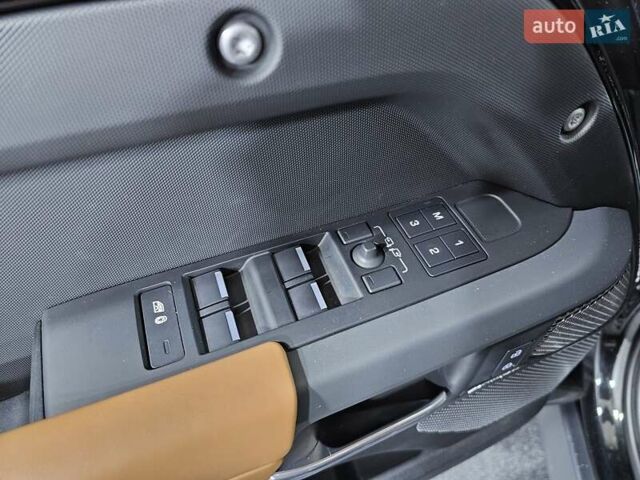 Черный Ленд Ровер Дефендер, объемом двигателя 3 л и пробегом 23 тыс. км за 99999 $, фото 30 на Automoto.ua