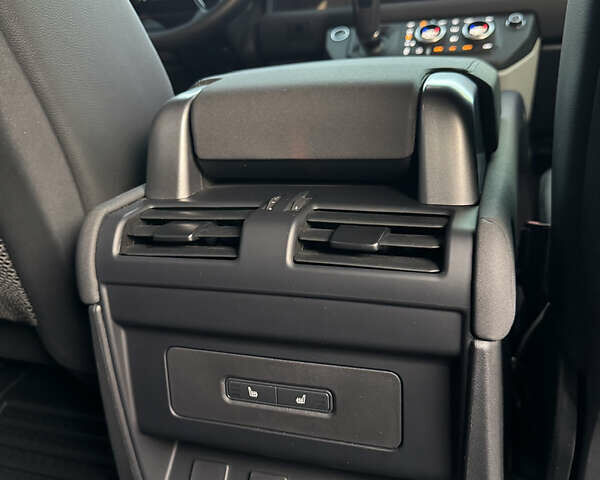 Черный Ленд Ровер Дефендер, объемом двигателя 3 л и пробегом 86 тыс. км за 81000 $, фото 29 на Automoto.ua