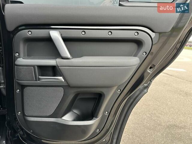 Черный Ленд Ровер Дефендер, объемом двигателя 3 л и пробегом 80 тыс. км за 84900 $, фото 26 на Automoto.ua