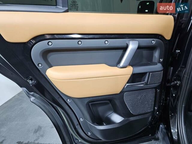 Черный Ленд Ровер Дефендер, объемом двигателя 3 л и пробегом 23 тыс. км за 99999 $, фото 15 на Automoto.ua