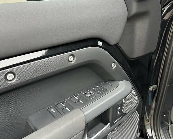 Черный Ленд Ровер Дефендер, объемом двигателя 3 л и пробегом 80 тыс. км за 84900 $, фото 12 на Automoto.ua