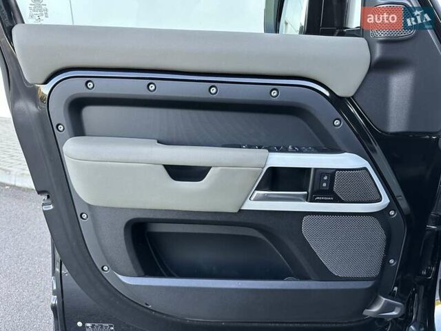 Ленд Ровер Дефендер 2022 в Киеве на Automoto.ua Черный Ленд Ровер Дефендер, объемом двигателя 3 л и пробегом 135 тыс. км за 70000 $, фото 11 на Automoto.ua