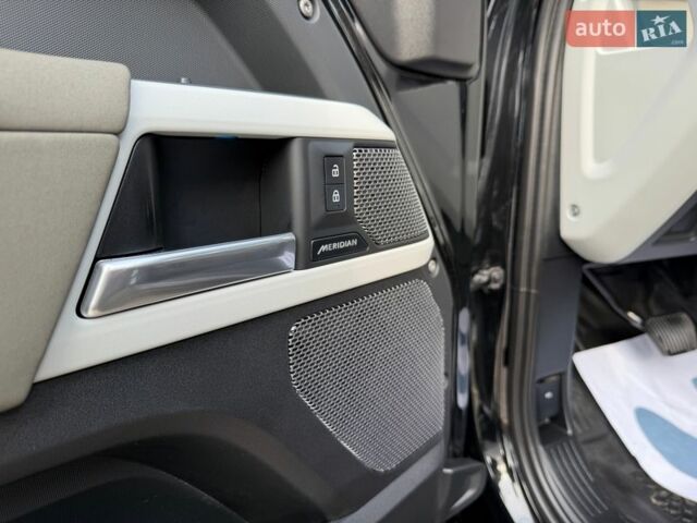 Черный Ленд Ровер Дефендер, объемом двигателя 3 л и пробегом 72 тыс. км за 75999 $, фото 117 на Automoto.ua