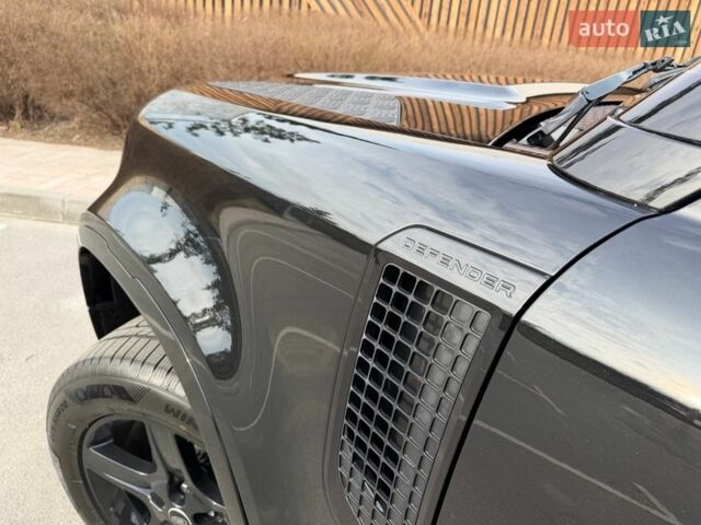 Черный Ленд Ровер Дефендер, объемом двигателя 3 л и пробегом 72 тыс. км за 75999 $, фото 67 на Automoto.ua