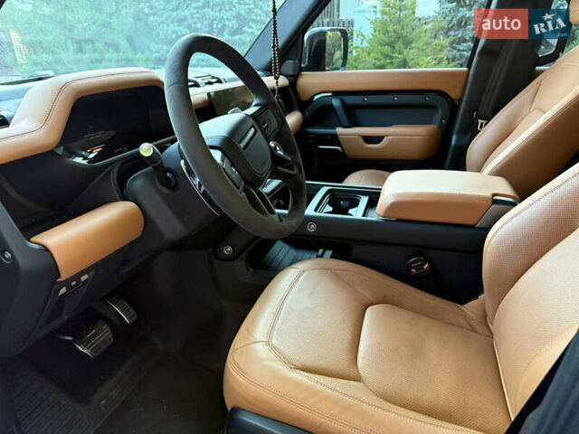 Черный Ленд Ровер Дефендер, объемом двигателя 5 л и пробегом 19 тыс. км за 138500 $, фото 23 на Automoto.ua