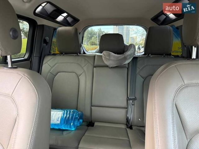 Черный Ленд Ровер Дефендер, объемом двигателя 3 л и пробегом 70 тыс. км за 75000 $, фото 24 на Automoto.ua