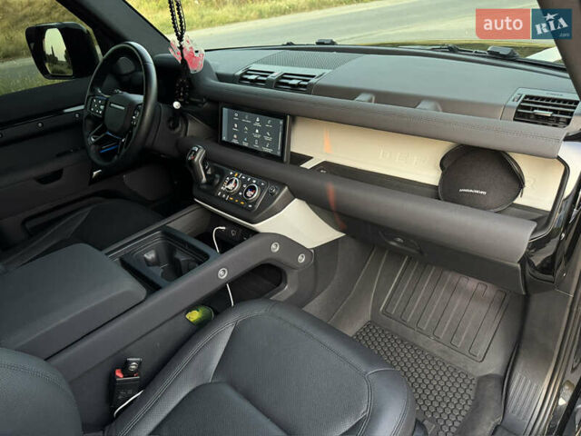 Черный Ленд Ровер Дефендер, объемом двигателя 3 л и пробегом 86 тыс. км за 81000 $, фото 32 на Automoto.ua