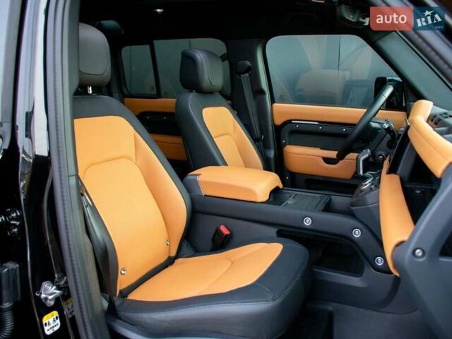 Черный Ленд Ровер Дефендер, объемом двигателя 3 л и пробегом 25 тыс. км за 99999 $, фото 6 на Automoto.ua