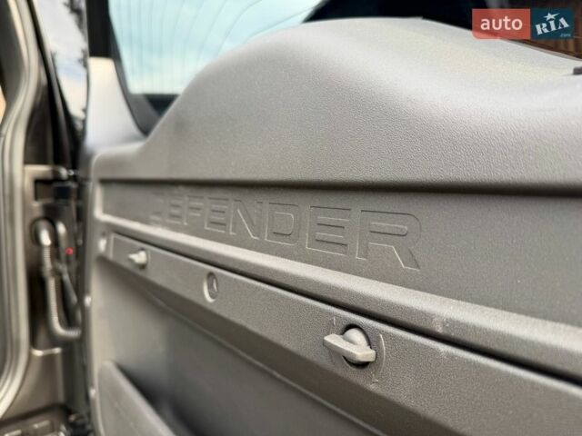 Черный Ленд Ровер Дефендер, объемом двигателя 3 л и пробегом 72 тыс. км за 75999 $, фото 139 на Automoto.ua