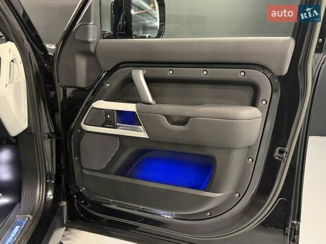 Черный Ленд Ровер Дефендер, объемом двигателя 3 л и пробегом 39 тыс. км за 82900 $, фото 23 на Automoto.ua