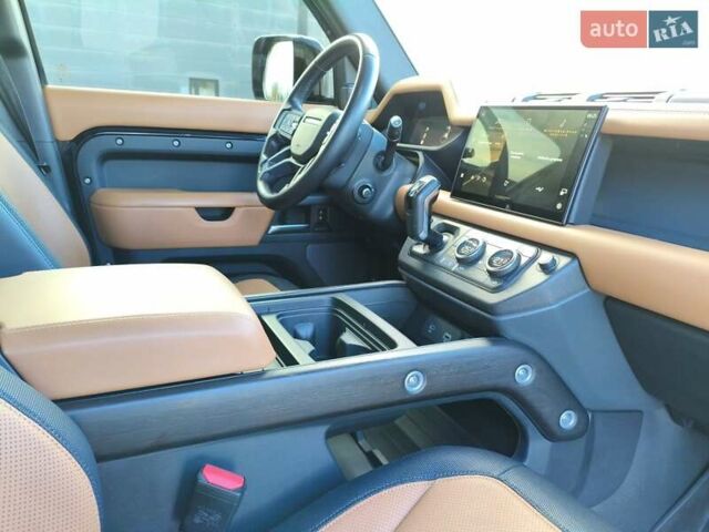 Черный Ленд Ровер Дефендер, объемом двигателя 3 л и пробегом 81 тыс. км за 85325 $, фото 22 на Automoto.ua