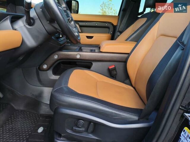 Черный Ленд Ровер Дефендер, объемом двигателя 3 л и пробегом 81 тыс. км за 85325 $, фото 23 на Automoto.ua