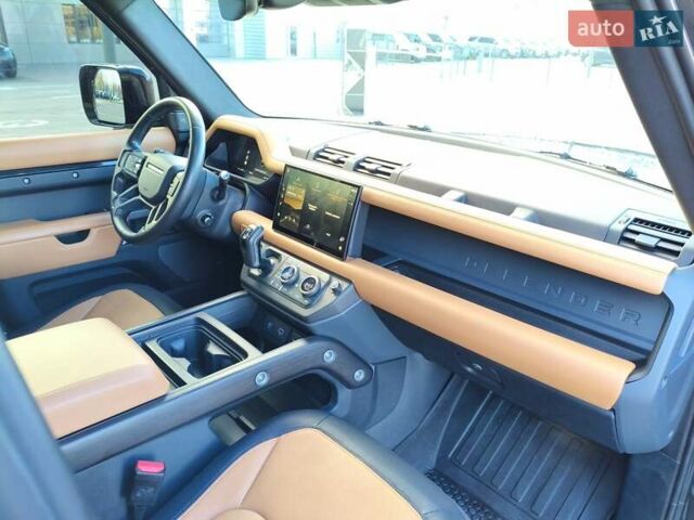 Черный Ленд Ровер Дефендер, объемом двигателя 3 л и пробегом 81 тыс. км за 85325 $, фото 19 на Automoto.ua