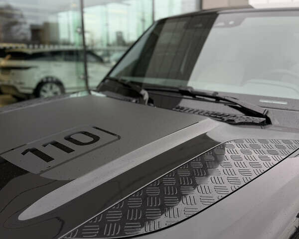 Чорний Ленд Ровер Дефендер, об'ємом двигуна 3 л та пробігом 18 тис. км за 109000 $, фото 8 на Automoto.ua