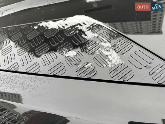 Черный Ленд Ровер Дефендер, объемом двигателя 3 л и пробегом 1 тыс. км за 125222 $, фото 3 на Automoto.ua