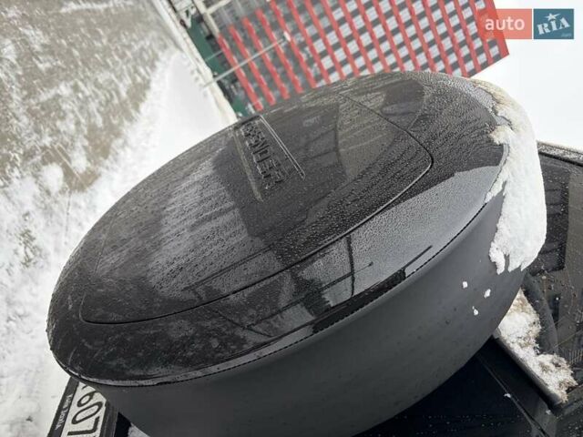 Черный Ленд Ровер Дефендер, объемом двигателя 3 л и пробегом 1 тыс. км за 125222 $, фото 17 на Automoto.ua