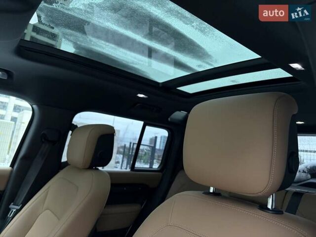 Черный Ленд Ровер Дефендер, объемом двигателя 3 л и пробегом 1 тыс. км за 125222 $, фото 39 на Automoto.ua