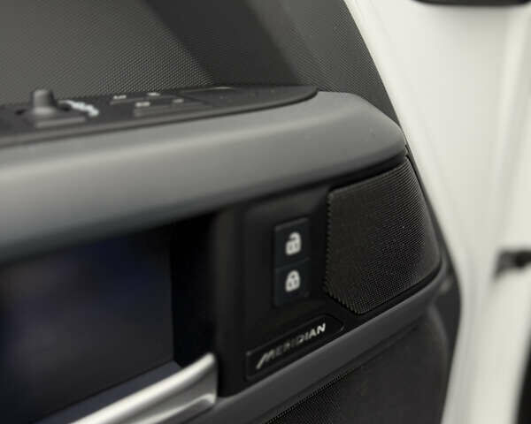 Черный Ленд Ровер Дефендер, объемом двигателя 3 л и пробегом 26 тыс. км за 97000 $, фото 35 на Automoto.ua