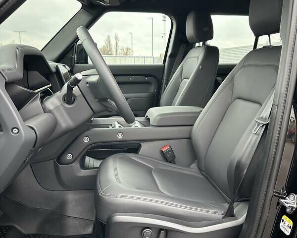 Чорний Ленд Ровер Дефендер, об'ємом двигуна 3 л та пробігом 14 тис. км за 112500 $, фото 13 на Automoto.ua