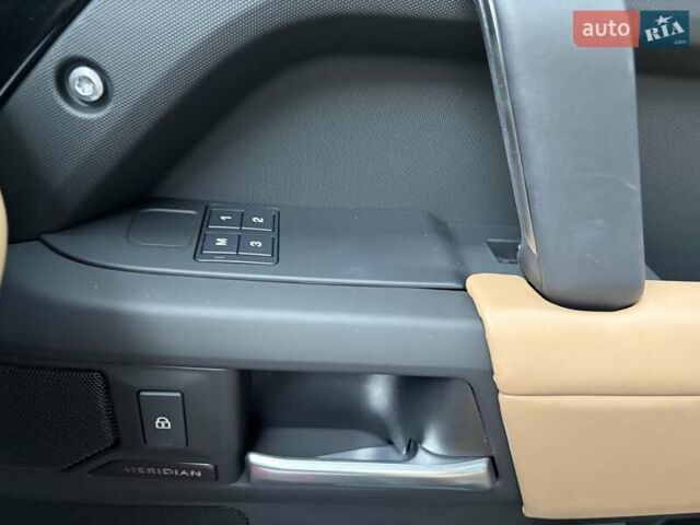 Черный Ленд Ровер Дефендер, объемом двигателя 3 л и пробегом 1 тыс. км за 125222 $, фото 46 на Automoto.ua