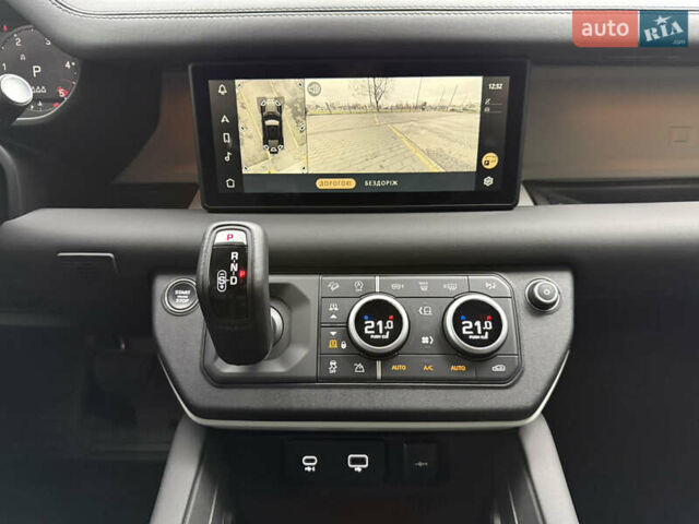 Черный Ленд Ровер Дефендер, объемом двигателя 3 л и пробегом 21 тыс. км за 87000 $, фото 22 на Automoto.ua