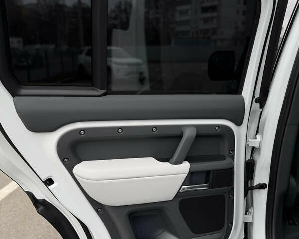 Черный Ленд Ровер Дефендер, объемом двигателя 3 л и пробегом 26 тыс. км за 97000 $, фото 42 на Automoto.ua