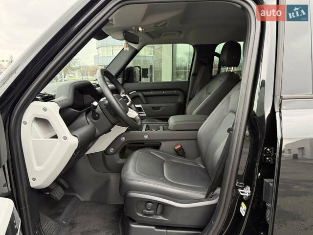 Черный Ленд Ровер Дефендер, объемом двигателя 3 л и пробегом 21 тыс. км за 87000 $, фото 16 на Automoto.ua