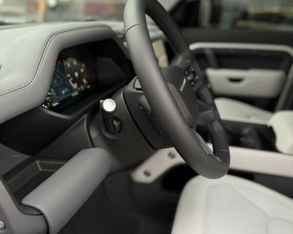 Чорний Ленд Ровер Дефендер, об'ємом двигуна 3 л та пробігом 18 тис. км за 109000 $, фото 25 на Automoto.ua