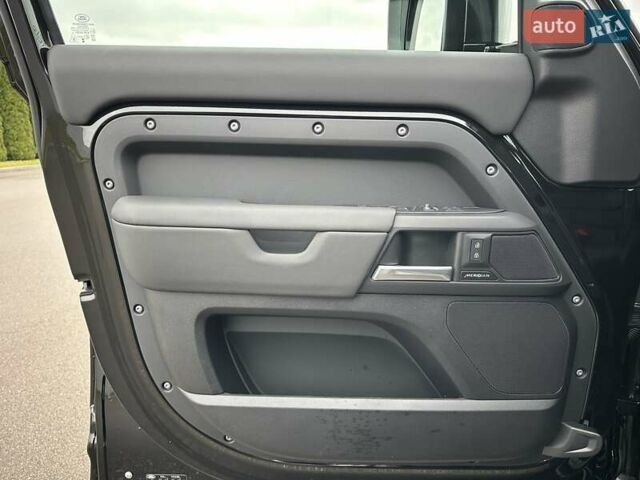 Чорний Ленд Ровер Дефендер, об'ємом двигуна 3 л та пробігом 14 тис. км за 112500 $, фото 11 на Automoto.ua