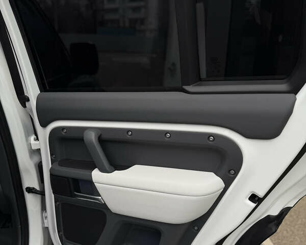 Черный Ленд Ровер Дефендер, объемом двигателя 3 л и пробегом 26 тыс. км за 97000 $, фото 39 на Automoto.ua