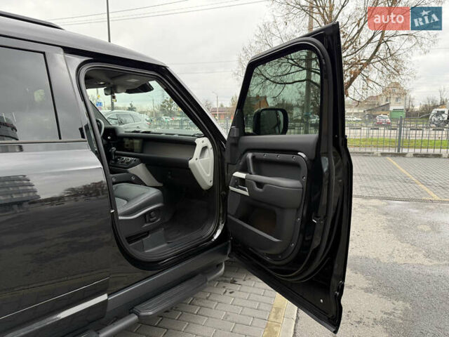 Черный Ленд Ровер Дефендер, объемом двигателя 3 л и пробегом 21 тыс. км за 87000 $, фото 30 на Automoto.ua