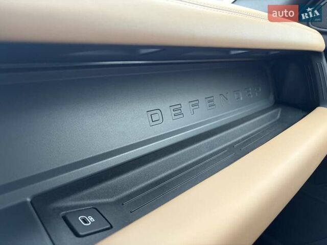 Черный Ленд Ровер Дефендер, объемом двигателя 3 л и пробегом 1 тыс. км за 125222 $, фото 48 на Automoto.ua