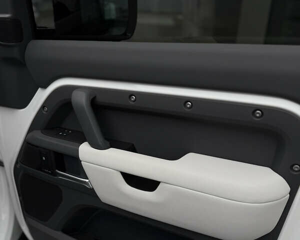 Чорний Ленд Ровер Дефендер, об'ємом двигуна 3 л та пробігом 18 тис. км за 109000 $, фото 38 на Automoto.ua