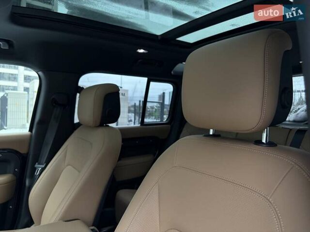 Черный Ленд Ровер Дефендер, объемом двигателя 3 л и пробегом 1 тыс. км за 125222 $, фото 38 на Automoto.ua