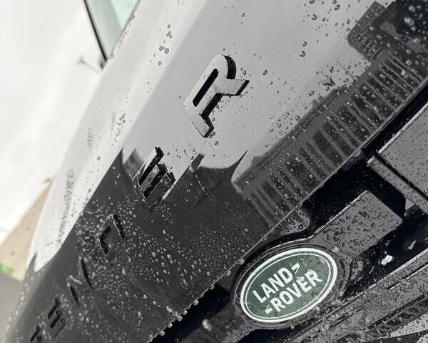 Черный Ленд Ровер Дефендер, объемом двигателя 3 л и пробегом 1 тыс. км за 125222 $, фото 2 на Automoto.ua