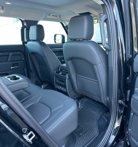 Чорний Ленд Ровер Дефендер, об'ємом двигуна 3 л та пробігом 7 тис. км за 86900 $, фото 25 на Automoto.ua