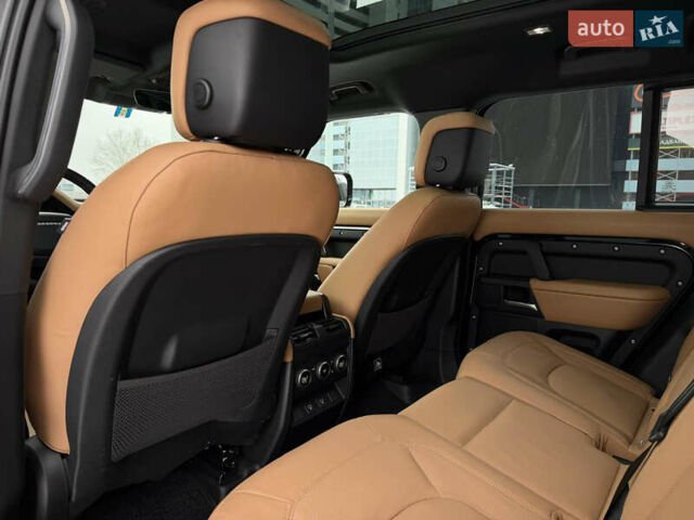 Черный Ленд Ровер Дефендер, объемом двигателя 3 л и пробегом 19 тыс. км за 135000 $, фото 78 на Automoto.ua