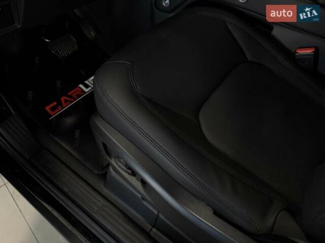 Чорний Ленд Ровер Дефендер, об'ємом двигуна 3 л та пробігом 7 тис. км за 102500 $, фото 47 на Automoto.ua