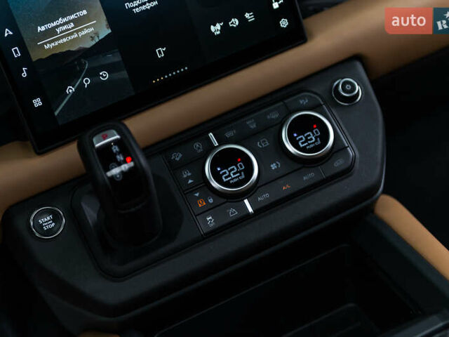 Чорний Ленд Ровер Дефендер, об'ємом двигуна 3 л та пробігом 23 тис. км за 135000 $, фото 31 на Automoto.ua