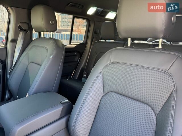 Черный Ленд Ровер Дефендер, объемом двигателя 3 л и пробегом 1 тыс. км за 103000 $, фото 25 на Automoto.ua