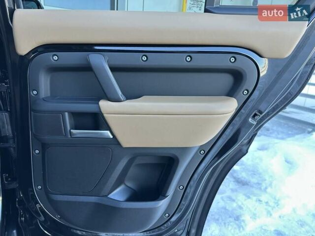 Чорний Ленд Ровер Дефендер, об'ємом двигуна 3 л та пробігом 17 тис. км за 117900 $, фото 26 на Automoto.ua
