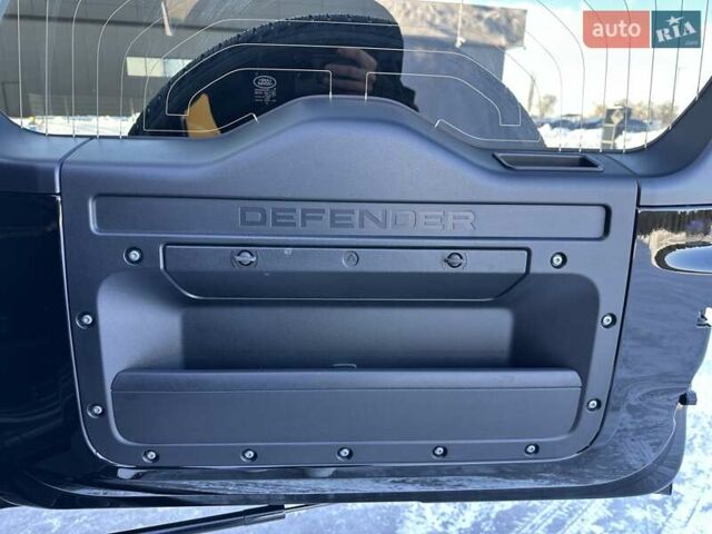 Чорний Ленд Ровер Дефендер, об'ємом двигуна 3 л та пробігом 17 тис. км за 117900 $, фото 32 на Automoto.ua