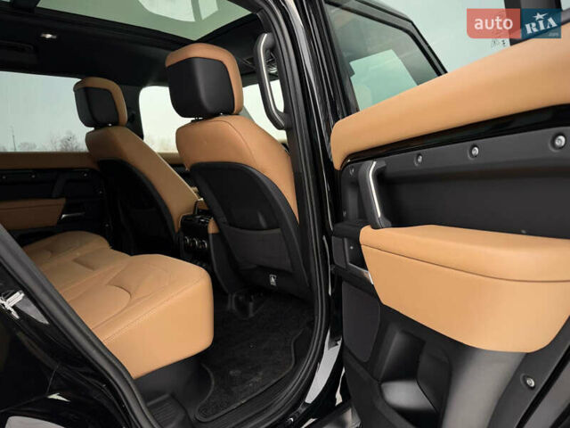 Черный Ленд Ровер Дефендер, объемом двигателя 3 л и пробегом 19 тыс. км за 135000 $, фото 68 на Automoto.ua