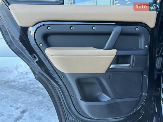 Чорний Ленд Ровер Дефендер, об'ємом двигуна 3 л та пробігом 17 тис. км за 117900 $, фото 19 на Automoto.ua