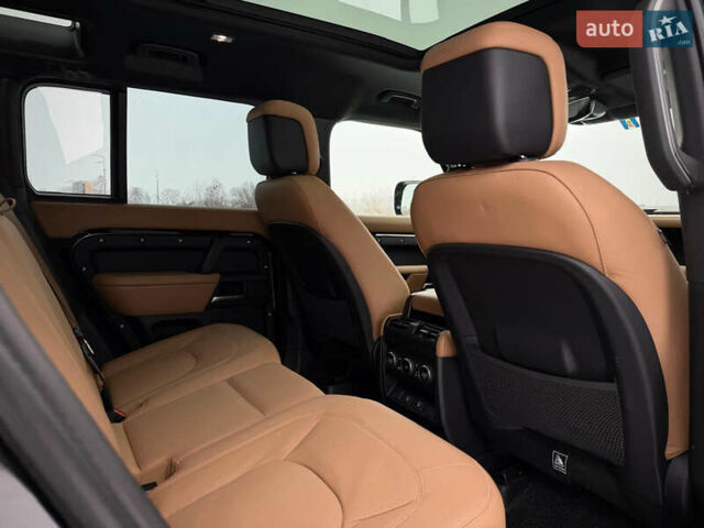 Черный Ленд Ровер Дефендер, объемом двигателя 3 л и пробегом 19 тыс. км за 135000 $, фото 63 на Automoto.ua