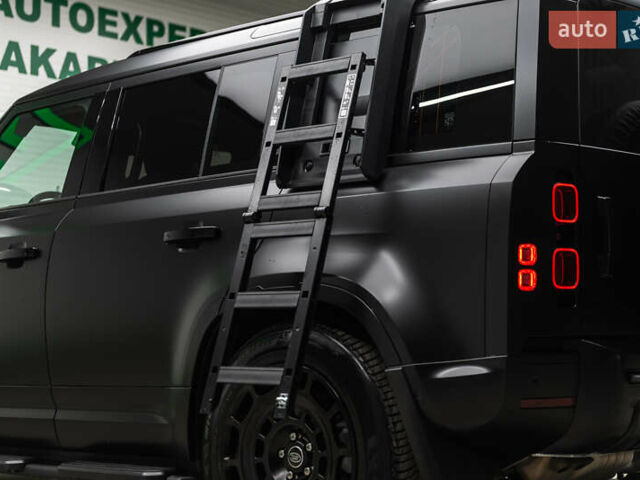 Чорний Ленд Ровер Дефендер, об'ємом двигуна 3 л та пробігом 23 тис. км за 135000 $, фото 23 на Automoto.ua