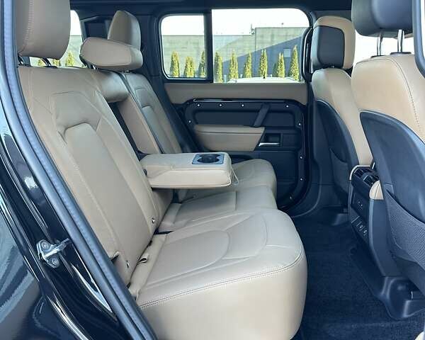 Чорний Ленд Ровер Дефендер, об'ємом двигуна 3 л та пробігом 17 тис. км за 117900 $, фото 27 на Automoto.ua